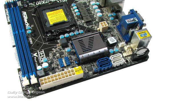  ASRock Z68M-ITX/HT side 
