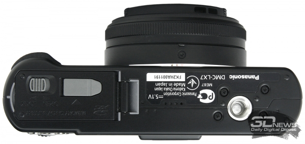  Panasonic Lumix DMC-LX7 &mdash; вид снизу 